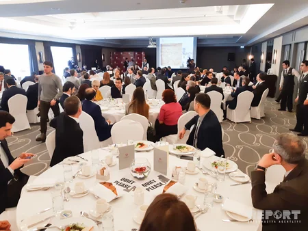 AmCham DGK sədrinin iştirakı ilə aylıq işgüzar nahar təşkil edib