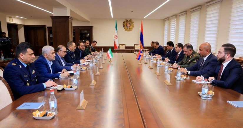 Ermənistan və İran müdafiə nazirləri regional təhlükəsizliyi müzakirə ediblər