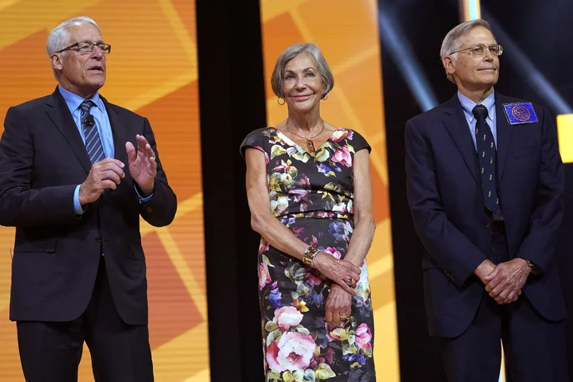 Forbes: Walton family tops list of richest American families