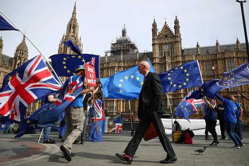 Britaniya Meyin Brexit planından 21 mlrd. dollar mənfəət əldə edəcək