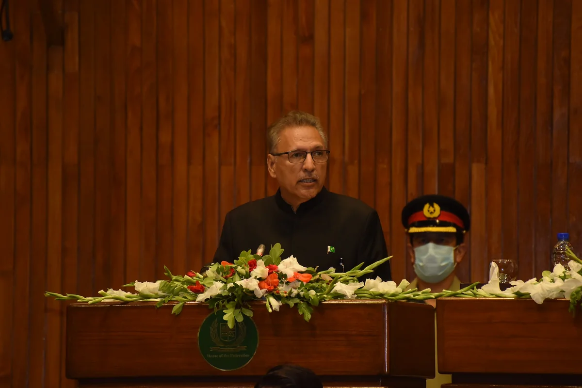 Pakistan keen to strengthen ties with Azerbaijan: Arif Alvi