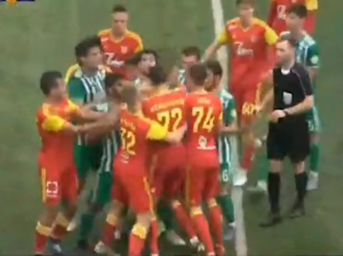 Çeçenistanda Rusiya çempionatının oyunu zamanı kütləvi dava düşüb - VİDEO