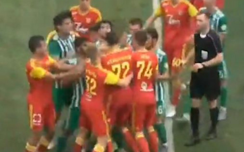 Çeçenistanda Rusiya çempionatının oyunu zamanı kütləvi dava düşüb - VİDEO