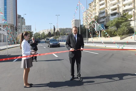 Prezident İlham Əliyev paytaxtın keçmiş “Sovetski” ərazisində yeni yolların açılışında iştirak edib - YENİLƏNİB