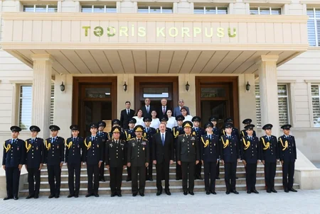 Prezident İlham Əliyev Cəmşid Naxçıvanski adına Hərbi Liseydə yenidənqurma işlərindən sonra yaradılan şəraitlə tanış olub - YENİLƏNİB - FOTO