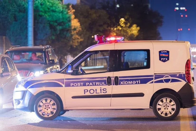 Bakıda axtarışda olan şəxs polislərə xəsarət yetirib