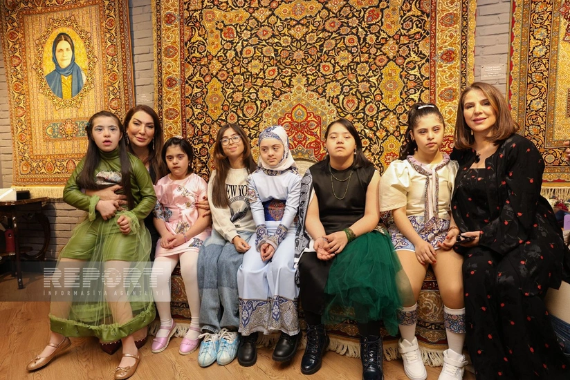 Bakıda daun sindromlu uşaqlar geyim kolleksiyası təqdim ediblər
