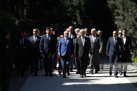 Ümummilli Lider Heydər Əliyevin xatirəsi anılır - FOTOREPORTAJ