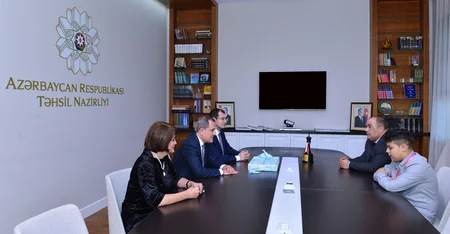Təhsil naziri şahmat üzrə dünya çempionu olan məktəbli ilə görüşüb