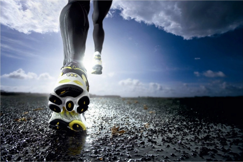 ​Китайский бегун пробежал быстрее поезда метро