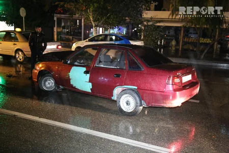 Bakıda 3 avtomobil toqquşub, xəsarət alan var - VİDEO - YENİLƏNİB