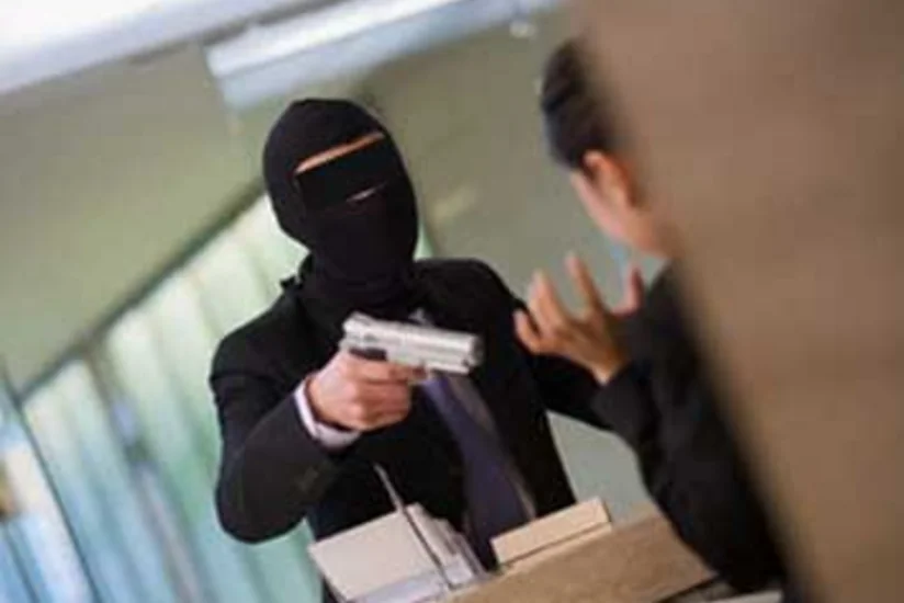 Bakıda banklardan birindən oğurluğa cəhd olub