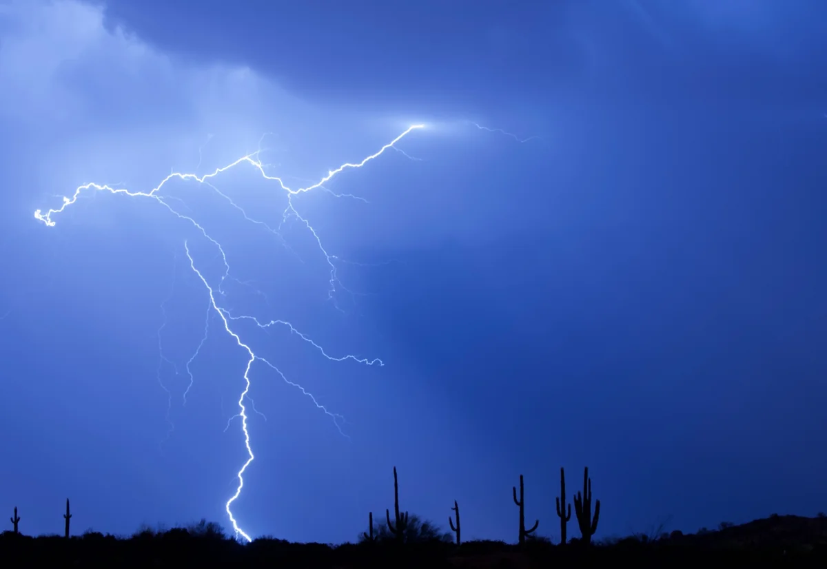 Bəzi yerlərdə şimşək çaxıb, arabir leysan yağıb - FAKTİKİ HAVA - YENİLƏNİB