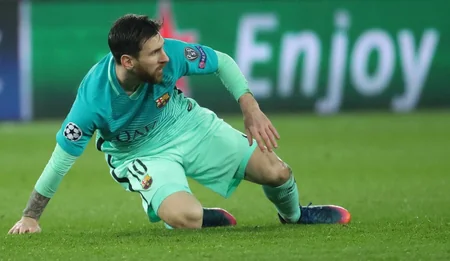 ПСЖ разгромил Барселону в первом матче 1/8 финала Лиги чемпионов - ВИДЕО