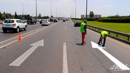 Bakıda bəzi yollarda xətlənmə işləri aparılır