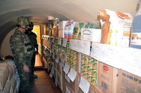 Министр обороны Азербайджана побывал в подразделениях, расположенных на передней линии обороны