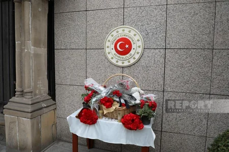 Azerbaijani citizens commemorate victims of Turkiye earthquake