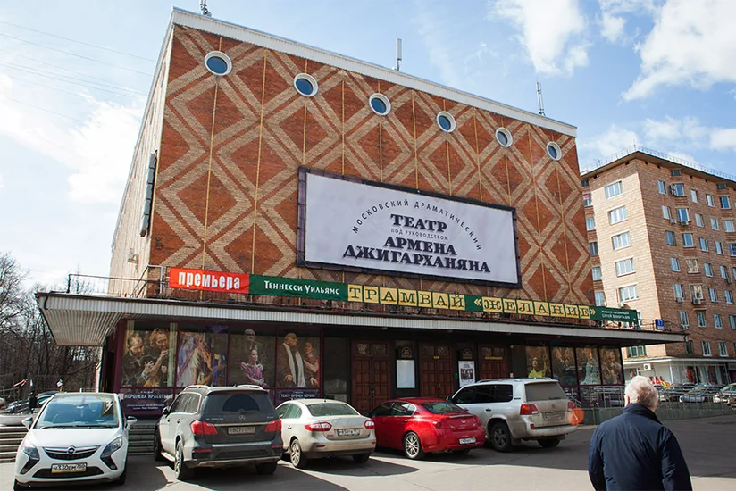 В театре Армена Джигарханяна проходят обыски