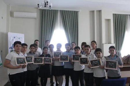 Təmiz Şəhər ASC Kaspi liseyinin şagirdlərini mükafatlandırıb