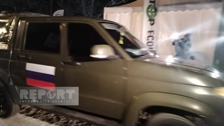 Еще два автомобиля российских миротворцев беспрепятственно проехали по дороге Хакенди-Лачын