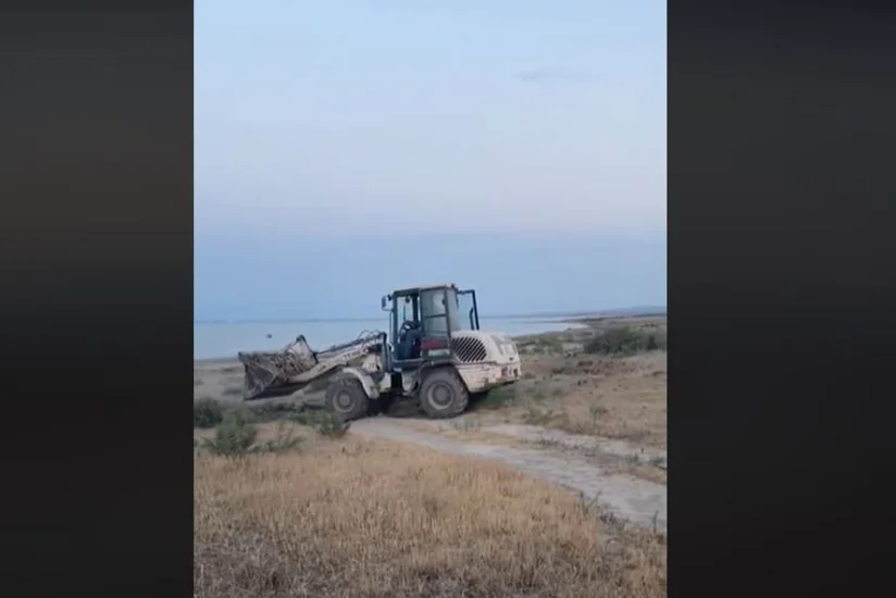 Разрыты грунтовые дороги вокруг поста на дороге Баку-Губа - ВИДЕО