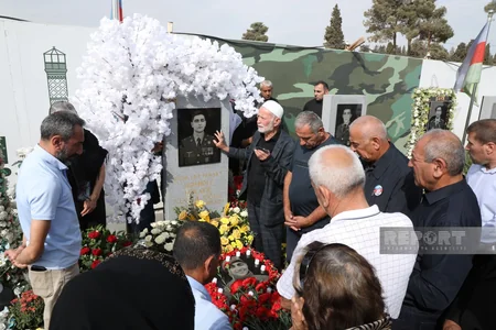 Azərbaycan xalqı antiterror şəhidlərinin məzarlarını ziyarət edir