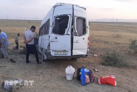 Gəncəyə hərbi hissəyə gedən mikroavtobus qəzaya uğrayıb, 19 nəfər yaralanıb - YENİLƏNİB - VİDEO