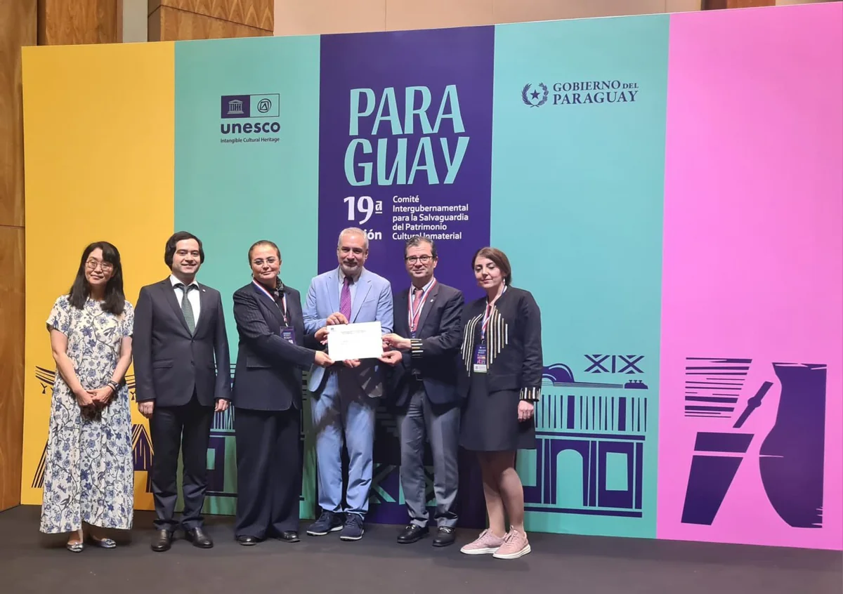 Certificate for nomination Tandir Craftsmanship and Bread Culture in Azerbaijan presented at UNESCO event