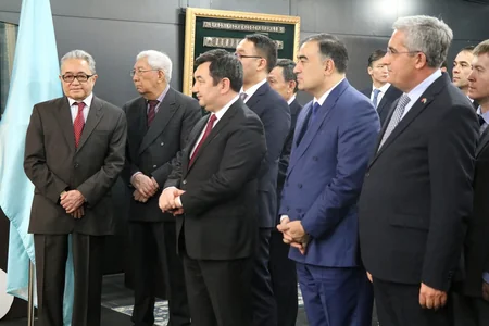 Macarıstanın dövlət bayrağı Beynəlxalq Türk Akademiyasında qaldırılıb