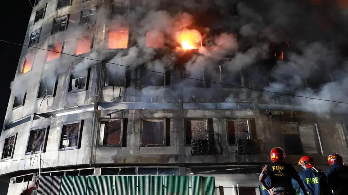 Banqladeşdə restoranda baş verən yanğında 40-dan çox adam ölüb