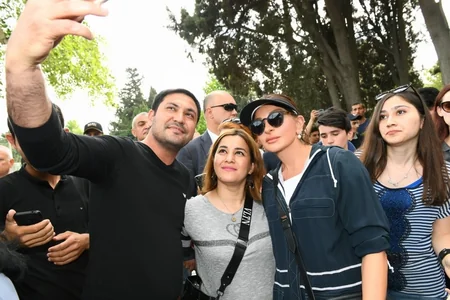 Prezident İlham Əliyev Dənizkənarı Milli Parkda gəzintiyə çıxıb - FOTO