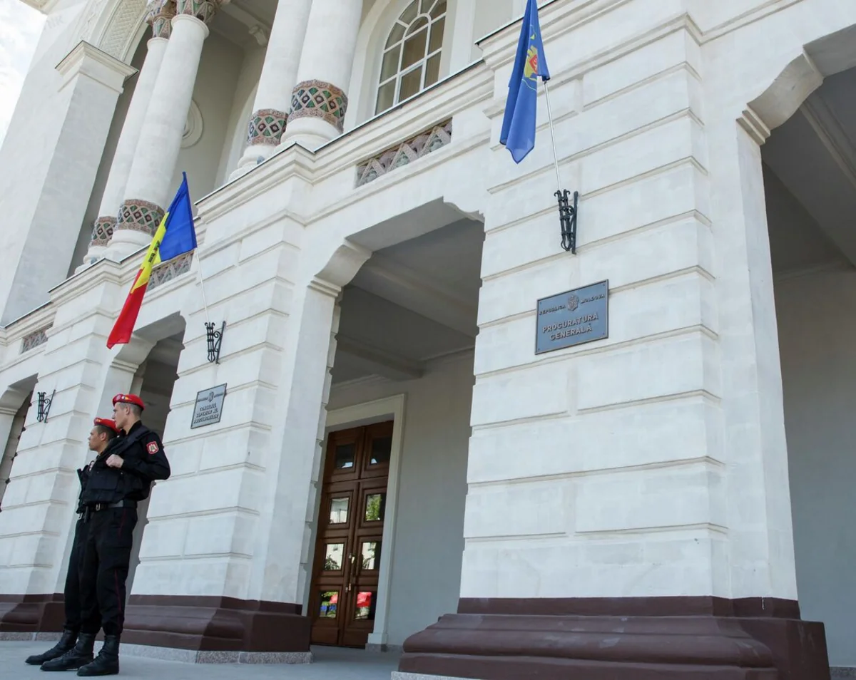 У здания КС Молдовы проходит акция протеста против итогов еврореферендума