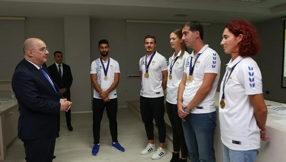 Şahin Bağırov Avropa Kubokunun qalibi olmuş “Azərreyl” klubunun üzvləri ilə görüşüb