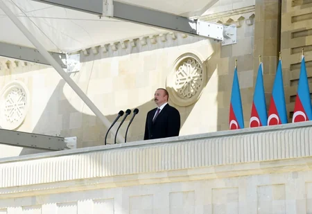 Azadlıq meydanında hərbi parad keçirilib - YENİLƏNİB-2