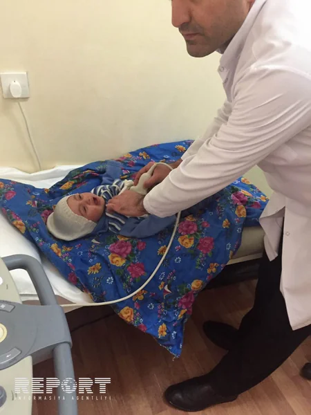 Lerikdə qar uçqununun altından çıxarılan 8 aylıq körpənin vəziyyəti normallaşıb - FOTO