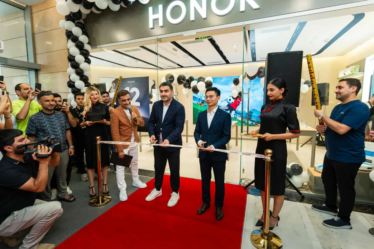 HONOR Azərbaycanda ilk rəsmi brend mağazasını açdı