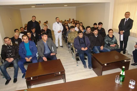 Nazir aprel döyüşləri zamanı yaralanan hərbçilərlə görüşüb