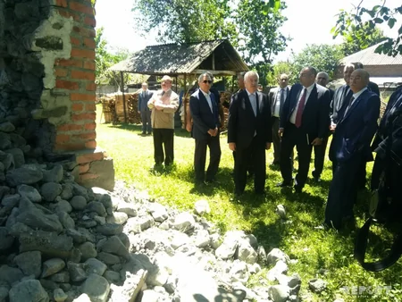 Kəmaləddin Heydərov zəlzələ bölgəsindəki vəziyyətlə tanış olub - FOTO