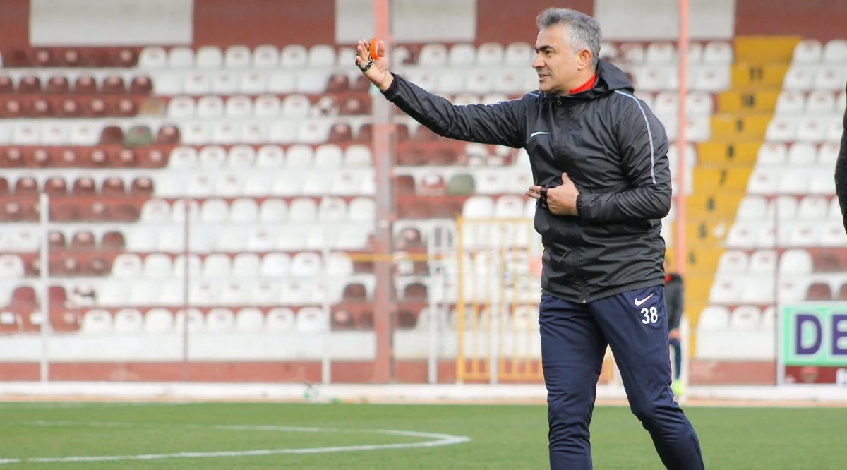 Superliqa klubu baş məşqçisini göndərdi