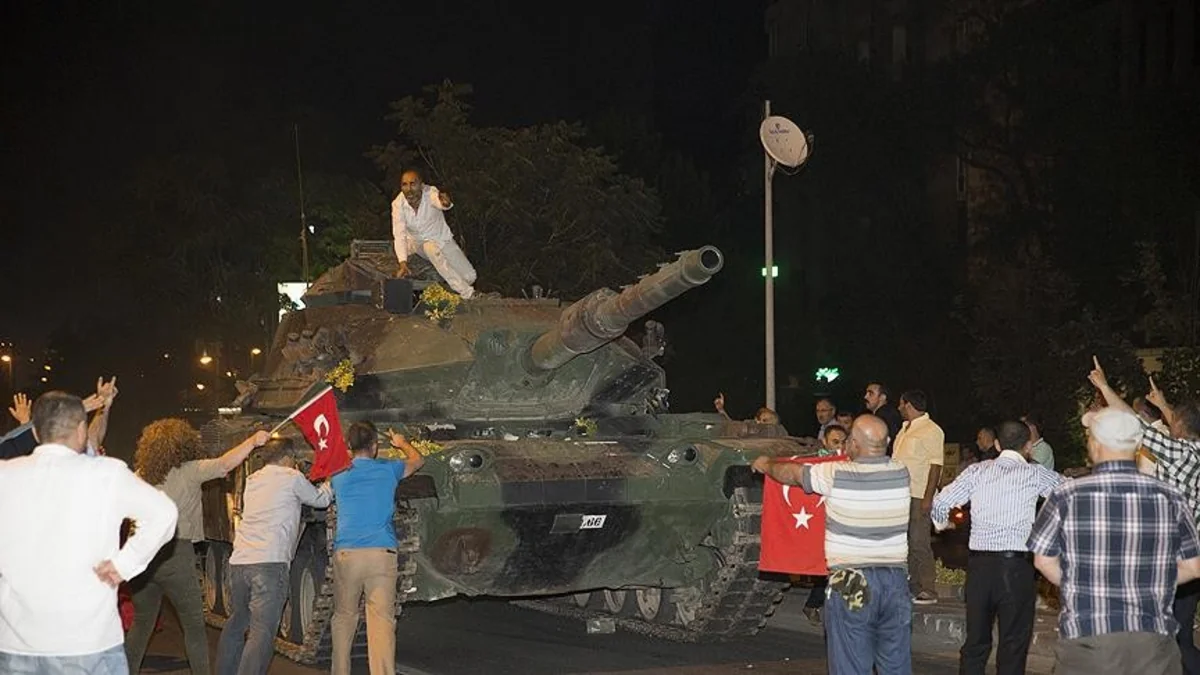 Türkiyədə dövlət çevrilişi cəhdi ilə bağlı daha 4,5 min dövlət qulluqçusu işdən çıxarılıb