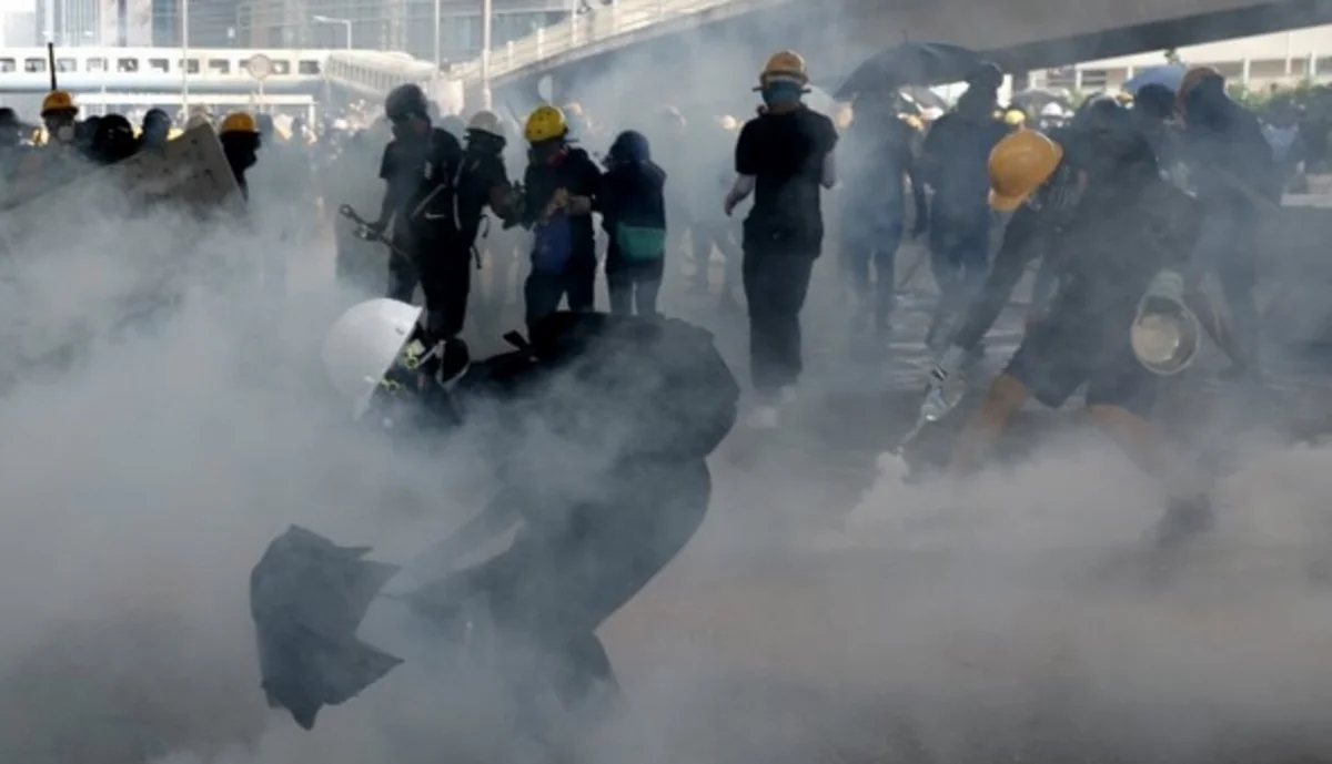 Nigerian police use tear gas against protesters