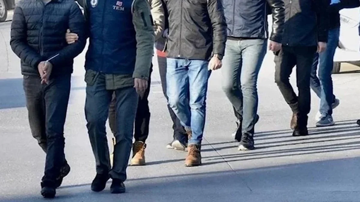 Türkiyədə axtarışda olan mindən çox şəxs saxlanılıb