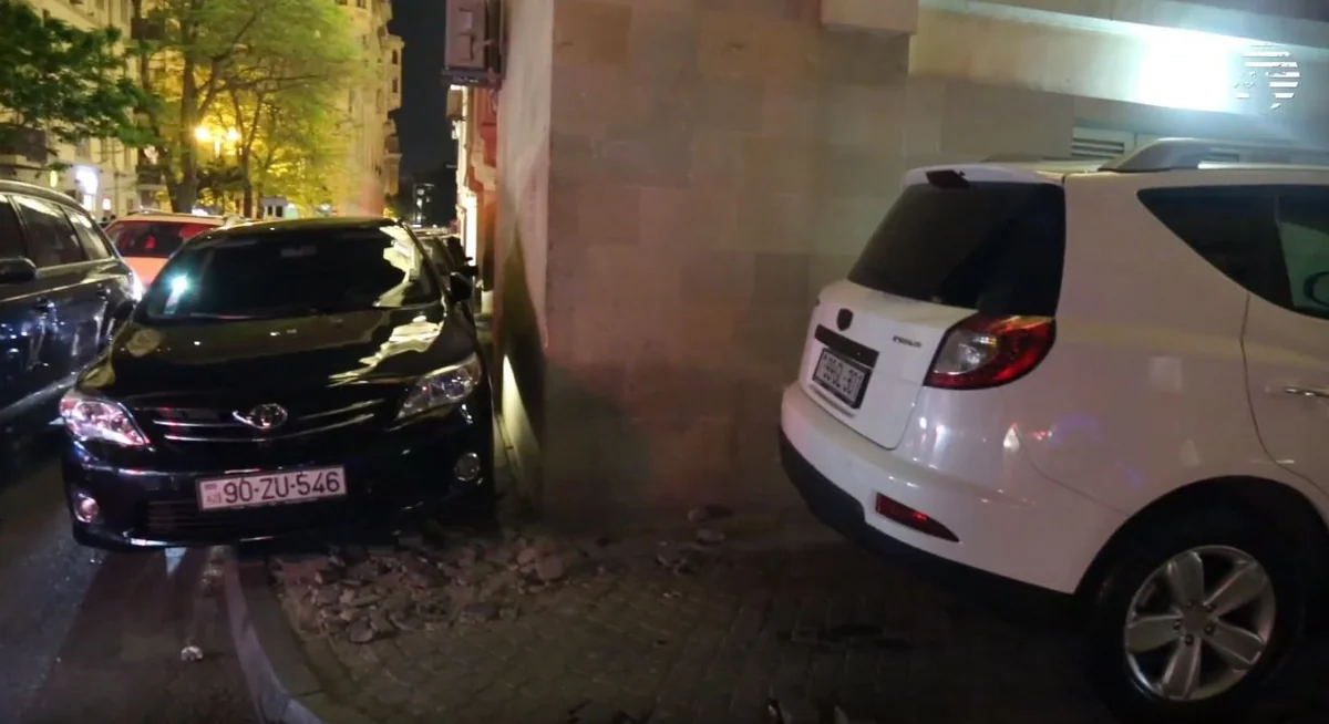 Bakıda səkiləri zəbt edən avtomobillər - VİDEOREPORTAJ