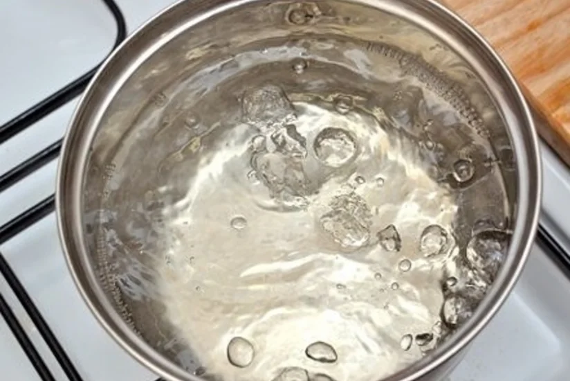 Sabirabadda 2 yaşlı uşağın üstünə qaynar su tökülüb