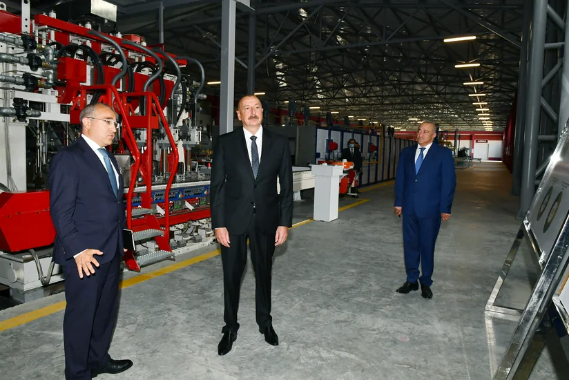 Президент принял участие в открытии новых предприятий в Сумгайытском химпромпарке