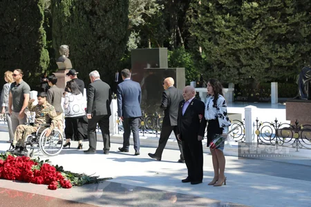 Ümummilli Lider Heydər Əliyevin xatirəsi anılır - FOTOREPORTAJ