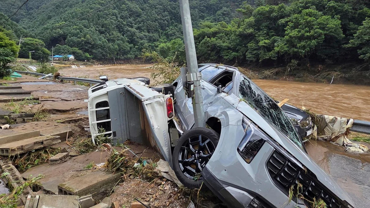 Cənubi Koreyada güclü yağışlar 14 nəfərin həyatına son qoyub