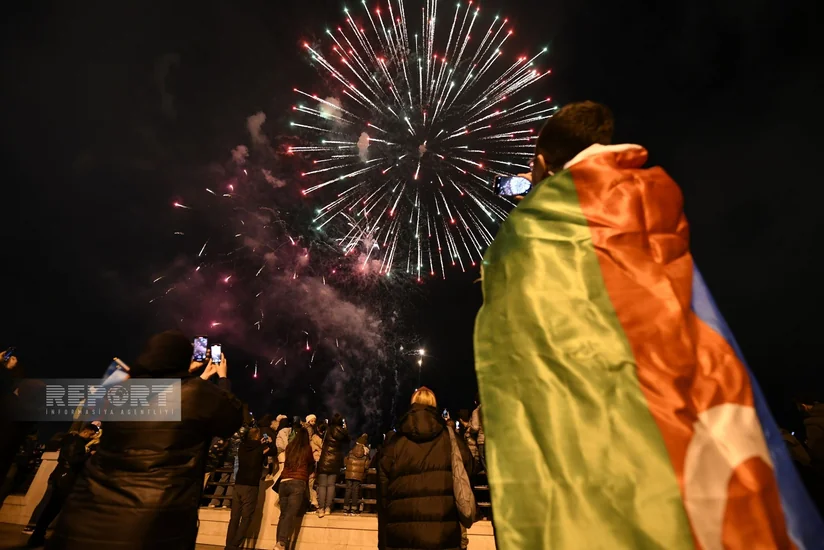 Dənizkənarı Milli Parkda Zəfər Günü münasibətilə atəşfəşanlıq keçirilib - YENİLƏNİB