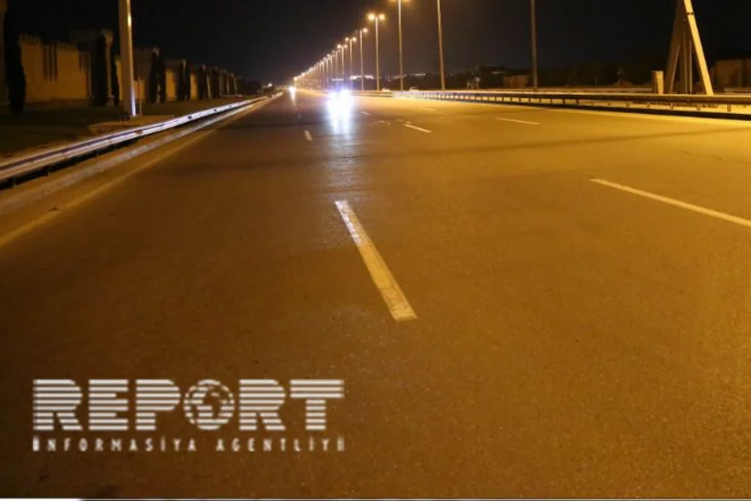 Bakı-Şamaxı yolunda minik maşını aşıb, iki nəfər yaralanıb