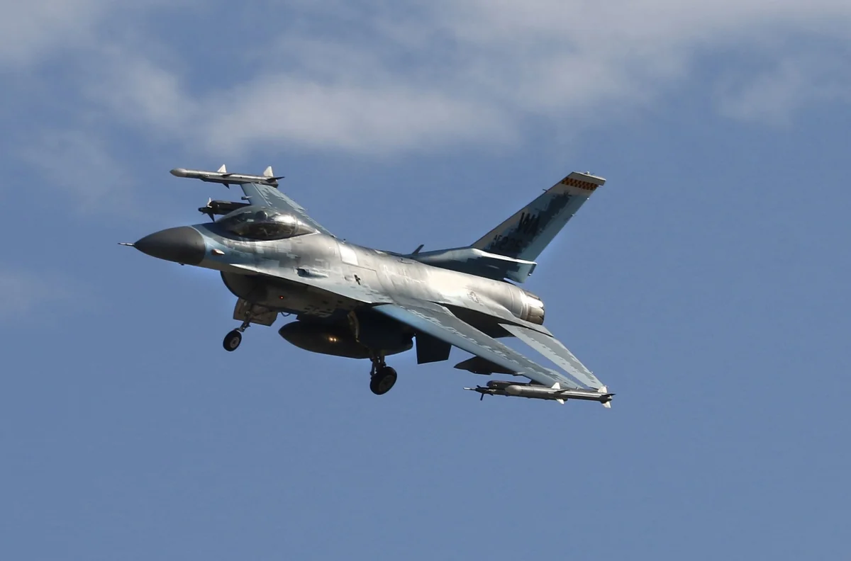 Danimarka “F-16”ların Ukraynaya göndərilməsini bir neçə aylığa təxirə salıb